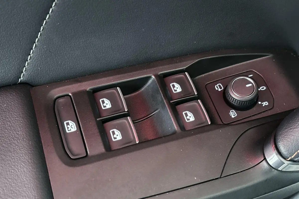 1.4 e-Hybrid Business Stuur-Stoelverwarming Achteruitrijcamera Keyless Apple Carplay