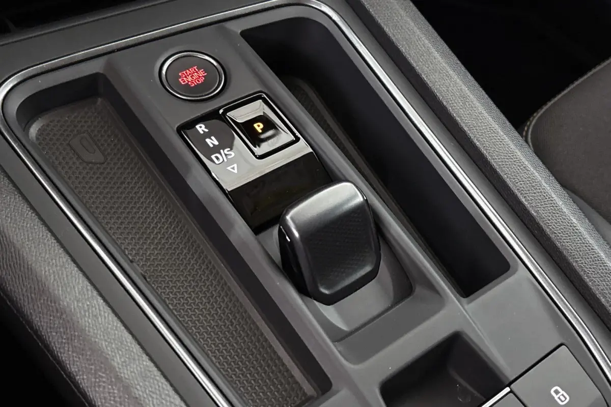 1.4 e-Hybrid Business Stuur-Stoelverwarming Achteruitrijcamera Keyless Apple Carplay