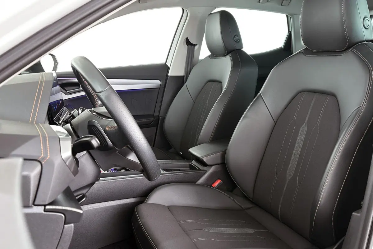 1.4 e-Hybrid Business Stuur-Stoelverwarming Achteruitrijcamera Keyless Apple Carplay