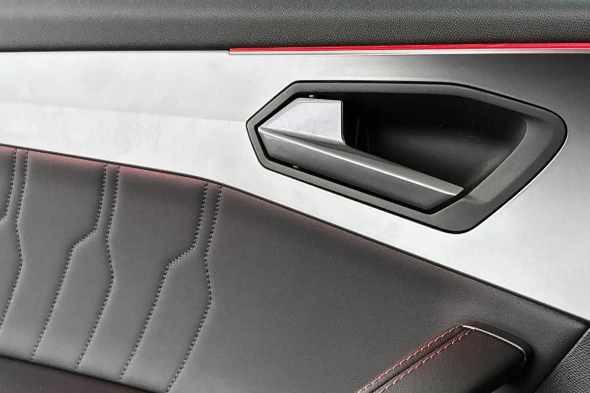 1.4 e-Hybrid Business Stuur-Stoelverwarming Achteruitrijcamera Keyless Apple Carplay