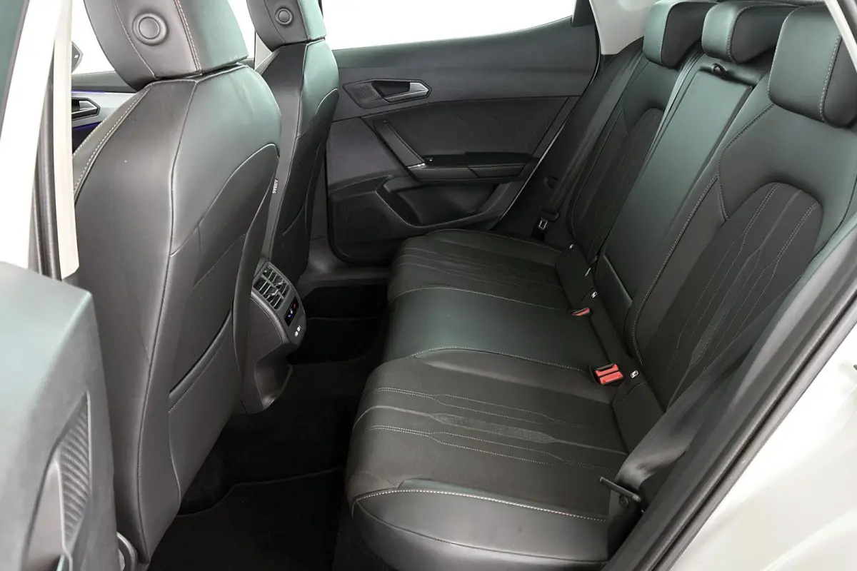 1.4 e-Hybrid Business Stuur-Stoelverwarming Achteruitrijcamera Keyless Apple Carplay