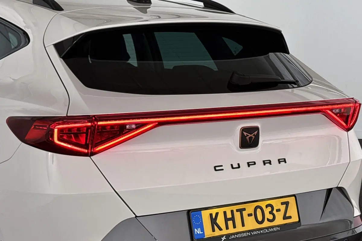 1.4 e-Hybrid Business Stuur-Stoelverwarming Achteruitrijcamera Keyless Apple Carplay
