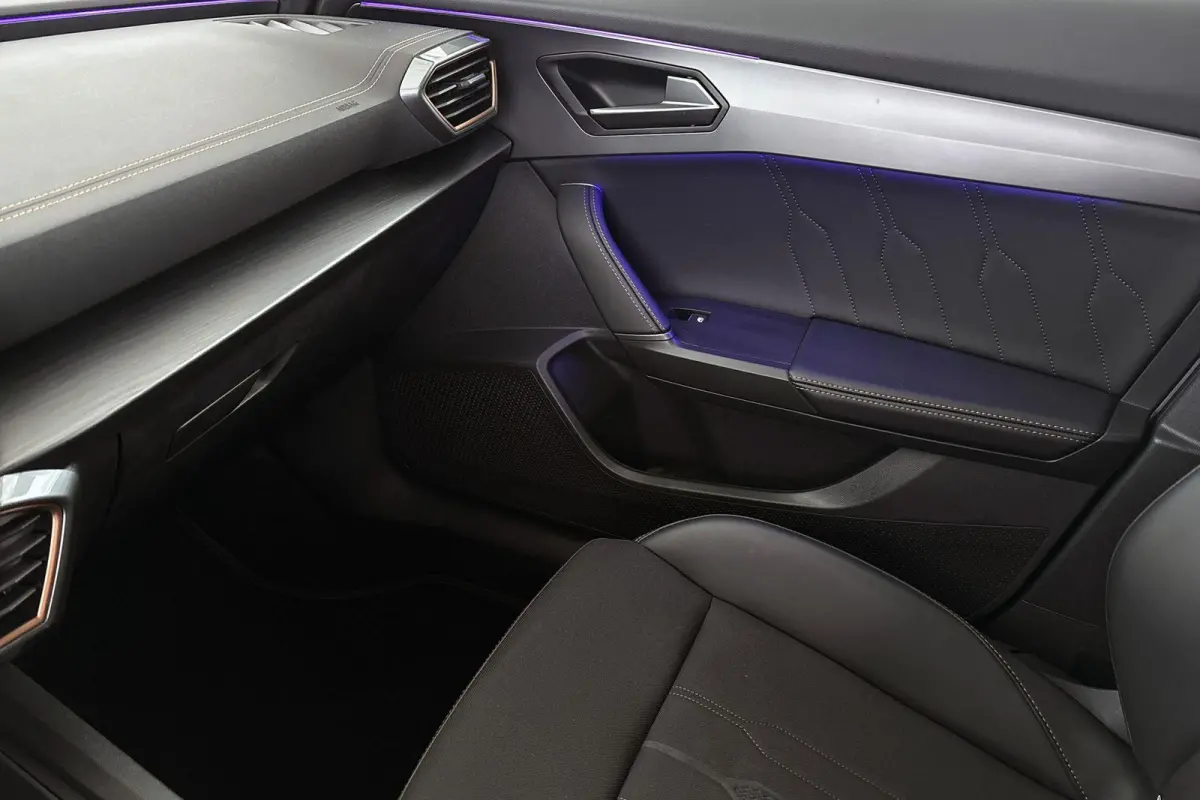 1.4 e-Hybrid Business Stuur-Stoelverwarming Achteruitrijcamera Keyless Apple Carplay