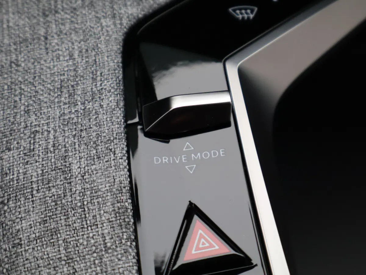 GT 73 kWh Panoramadak | 360 Graden Camera | Adaptieve Cruise Control | Drive Assist | Lederen Bekleding | Stoelverwaring en Ventilatie | Dodehoekbewaking | Matrix LED | Draadloze Carplay