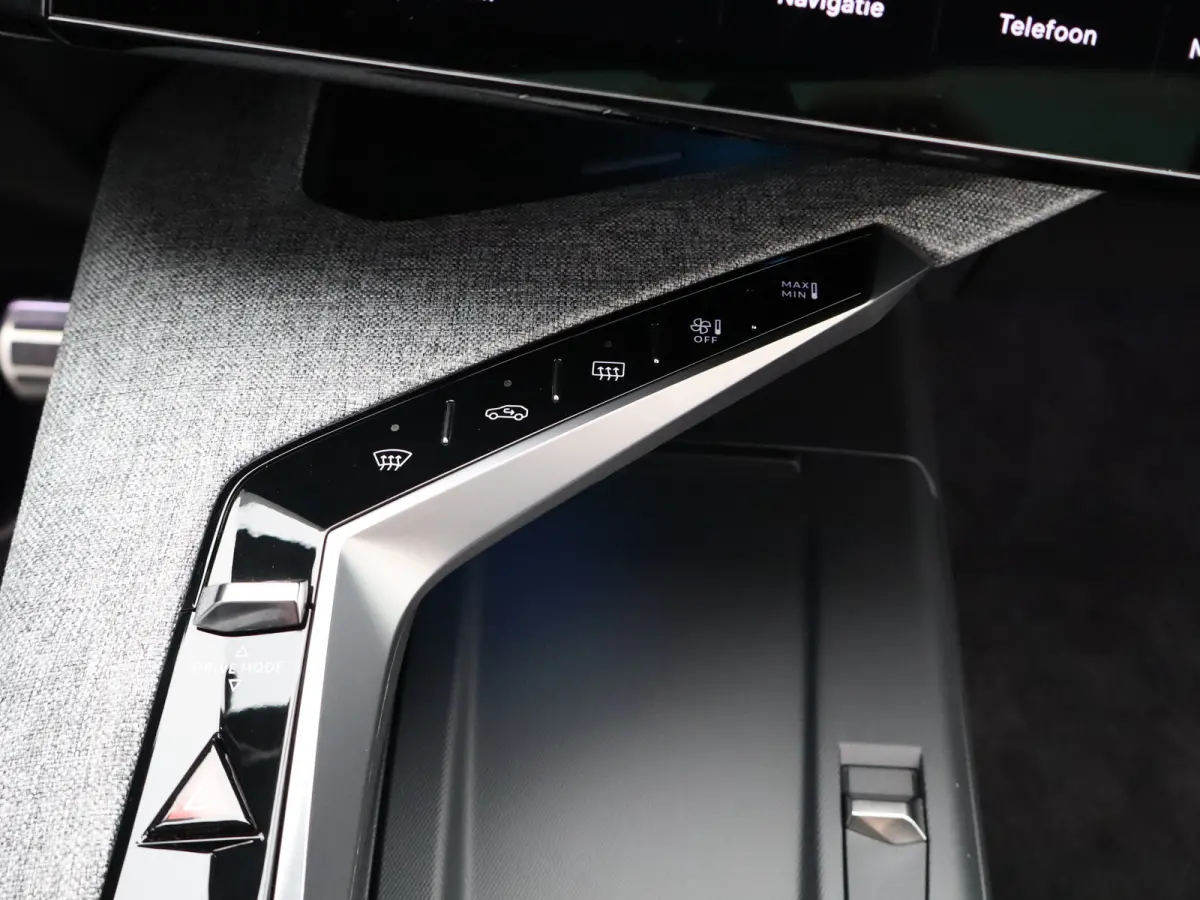 GT 73 kWh Panoramadak | 360 Graden Camera | Adaptieve Cruise Control | Drive Assist | Lederen Bekleding | Stoelverwaring en Ventilatie | Dodehoekbewaking | Matrix LED | Draadloze Carplay