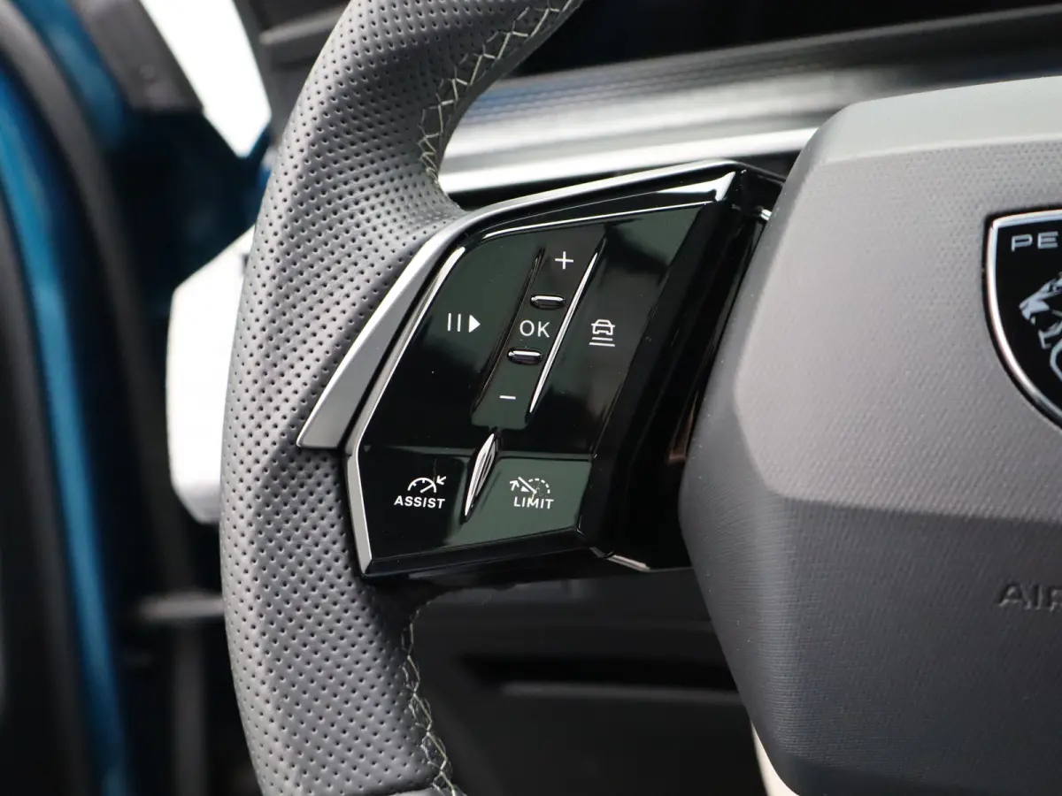 GT 73 kWh Panoramadak | 360 Graden Camera | Adaptieve Cruise Control | Drive Assist | Lederen Bekleding | Stoelverwaring en Ventilatie | Dodehoekbewaking | Matrix LED | Draadloze Carplay