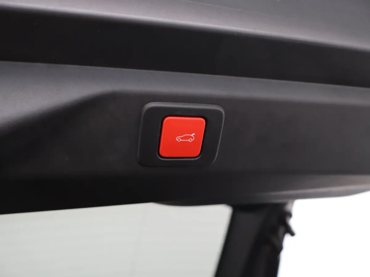 GT 73 kWh Panoramadak | 360 Graden Camera | Adaptieve Cruise Control | Drive Assist | Lederen Bekleding | Stoelverwaring en Ventilatie | Dodehoekbewaking | Matrix LED | Draadloze Carplay