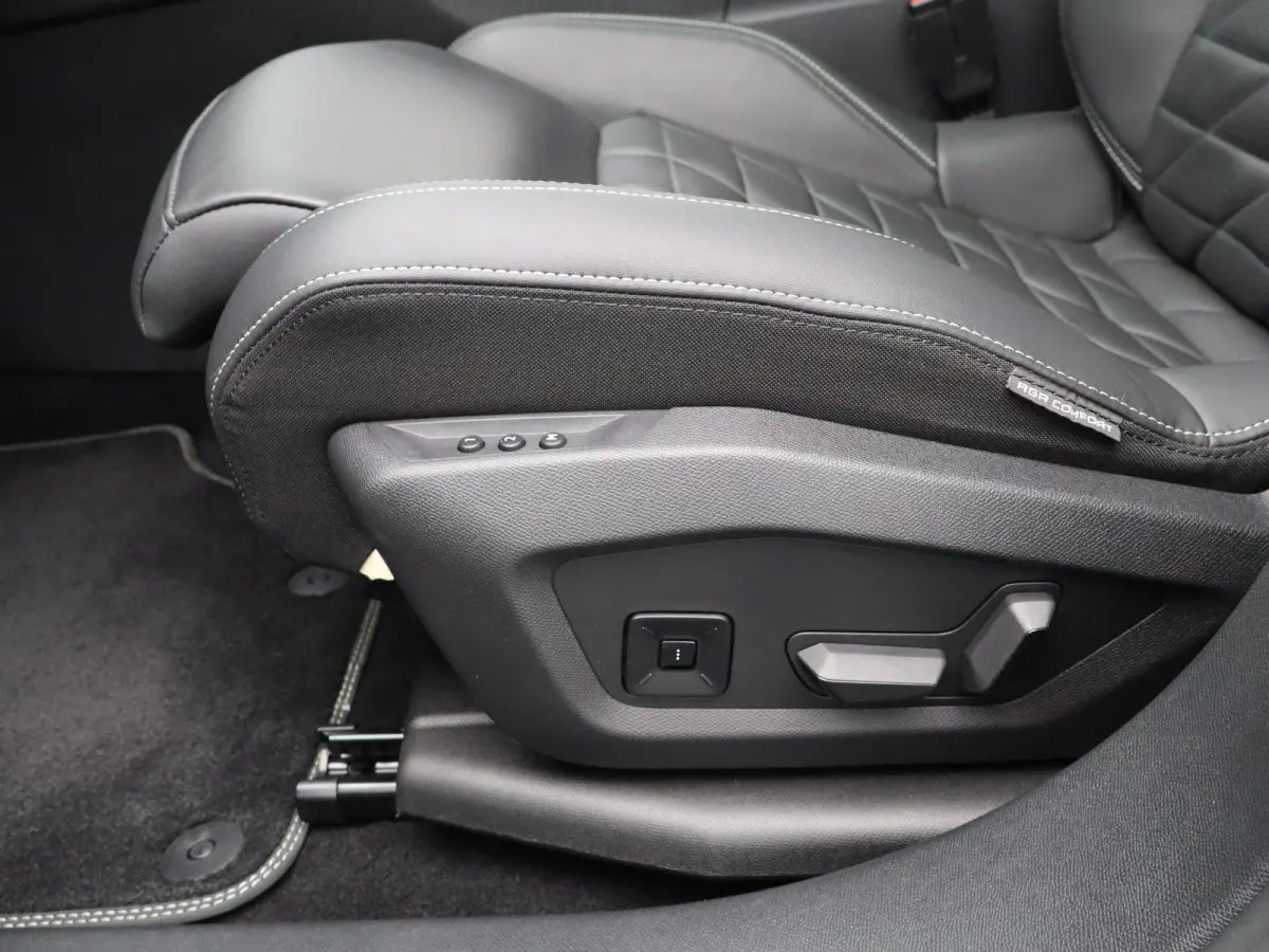 GT 73 kWh Panoramadak | 360 Graden Camera | Adaptieve Cruise Control | Drive Assist | Lederen Bekleding | Stoelverwaring en Ventilatie | Dodehoekbewaking | Matrix LED | Draadloze Carplay