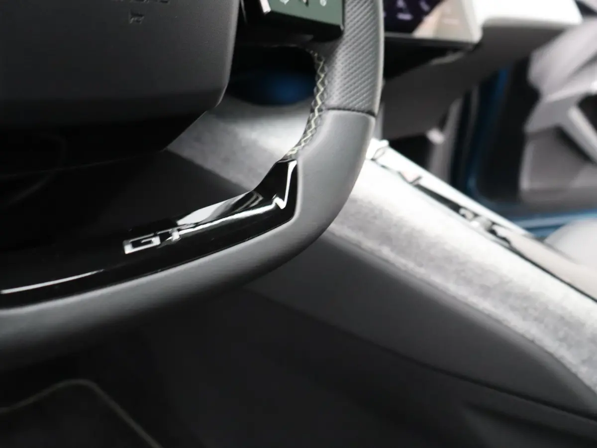 GT 73 kWh Panoramadak | 360 Graden Camera | Adaptieve Cruise Control | Drive Assist | Lederen Bekleding | Stoelverwaring en Ventilatie | Dodehoekbewaking | Matrix LED | Draadloze Carplay