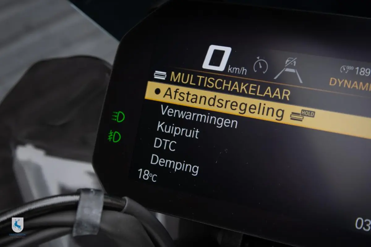 Triple Black / Custom zadel / Akrapovic / Gesmede endurovelgen