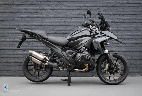 Triple Black / Custom zadel / Akrapovic / Gesmede endurovelgen