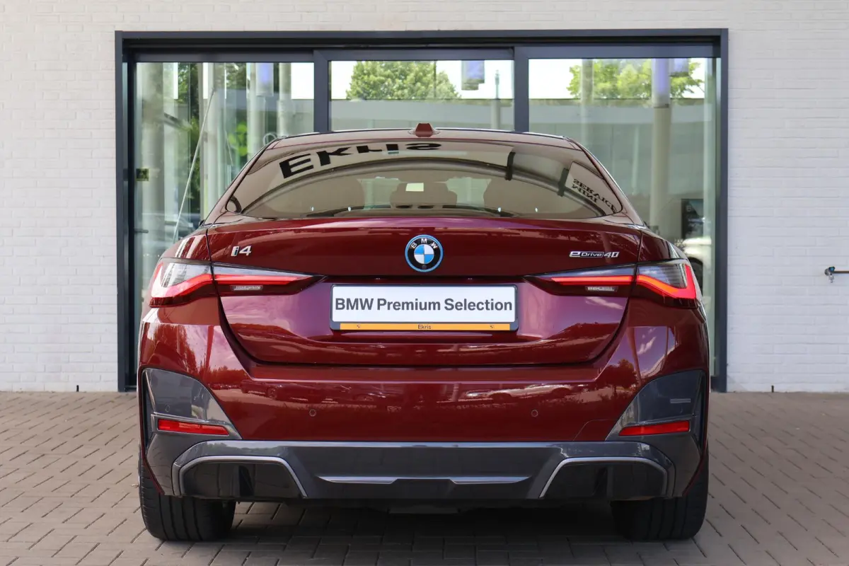eDrive40 | M Sport | Stoelverwarming | Driving Assistant | Rondomzicht Camera