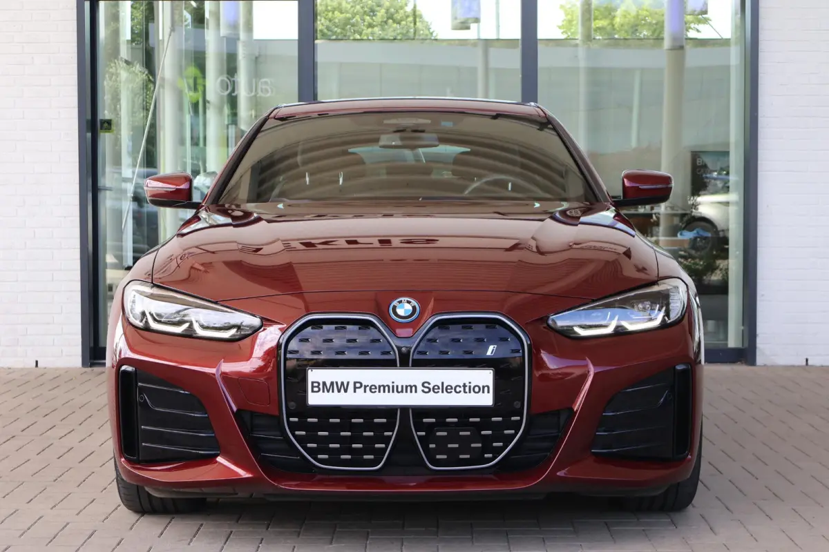 eDrive40 | M Sport | Stoelverwarming | Driving Assistant | Rondomzicht Camera