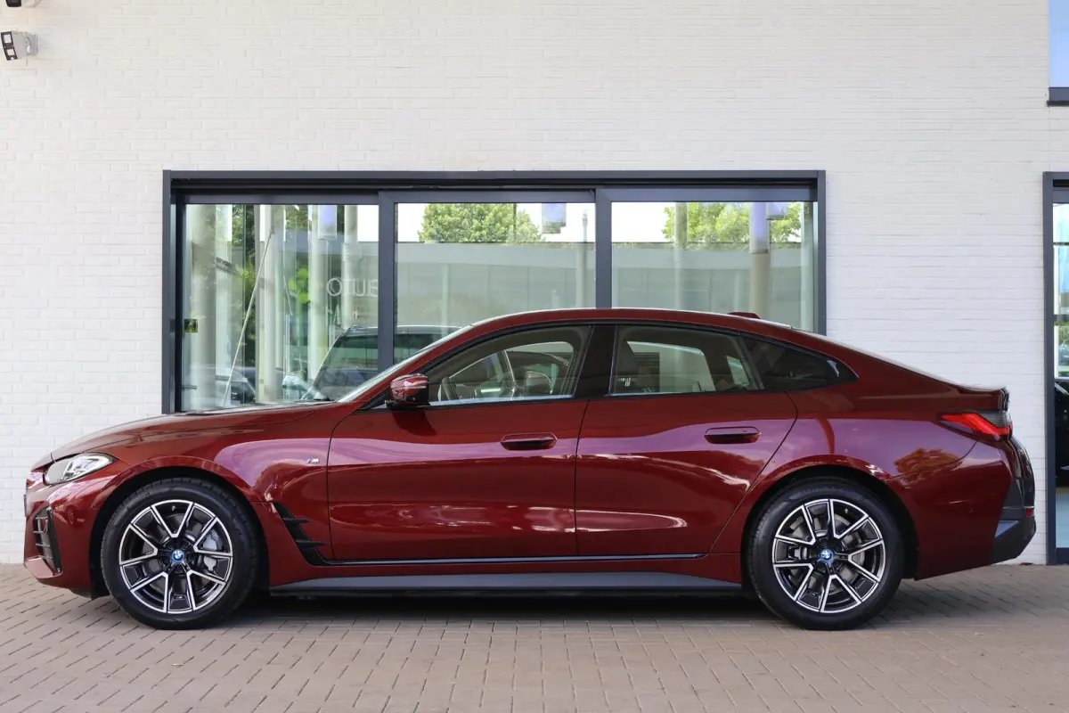 eDrive40 | M Sport | Stoelverwarming | Driving Assistant | Rondomzicht Camera
