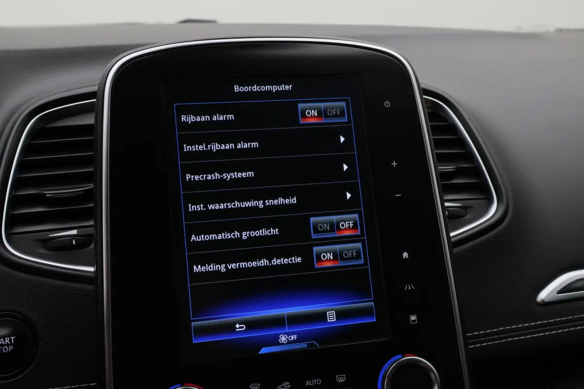 1.2 TCe Intens Leder/Stof, Climate, Cruise, Apple Carplay, Verwarmde stoelen, Trekhaak, 20''
