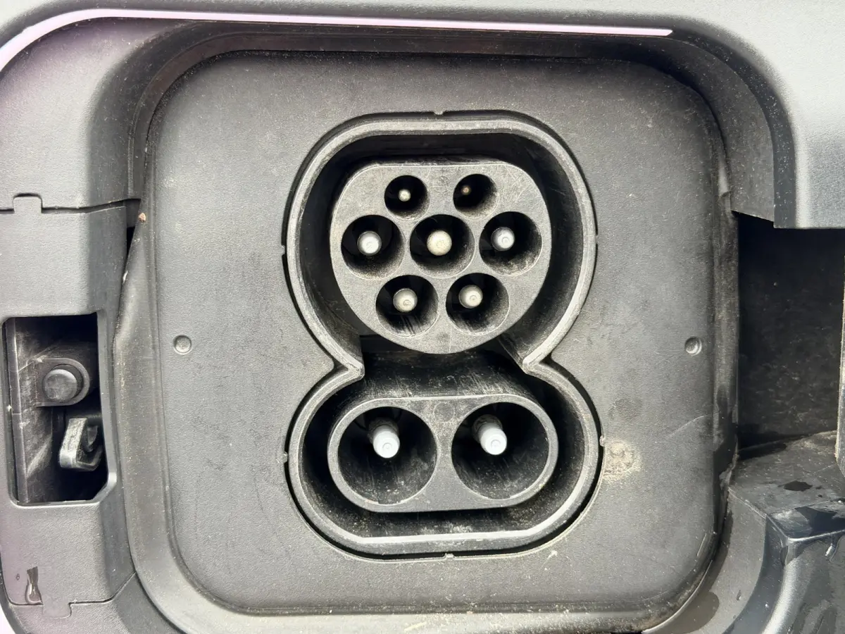 Basis 120Ah 42 kWh SOH 85,1% / Warmtepomp / Comfort-Pakket / 3 Fase / Stoelverwarming / Dealeronderhouden / 2x Laadkabel / Cruise Control / Navigatie Pakket /