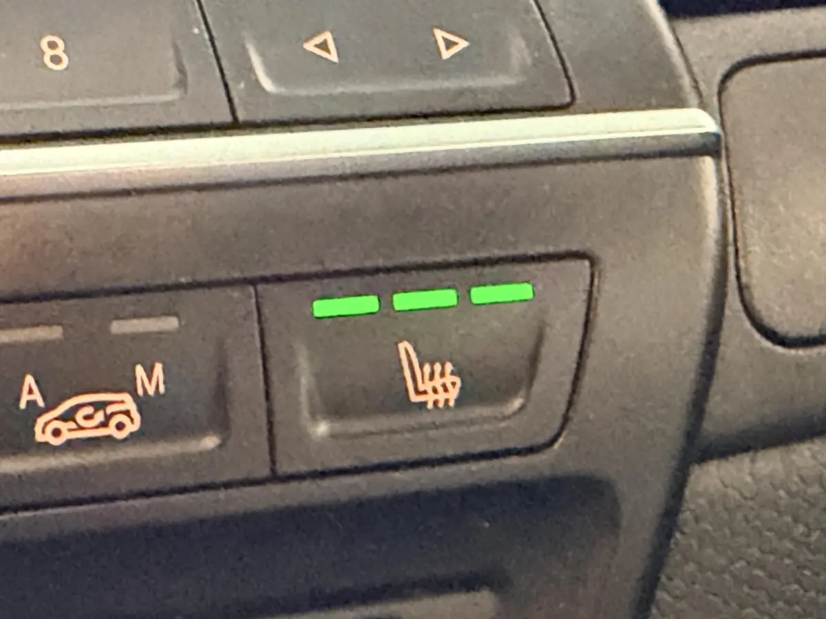Basis 120Ah 42 kWh SOH 85,1% / Warmtepomp / Comfort-Pakket / 3 Fase / Stoelverwarming / Dealeronderhouden / 2x Laadkabel / Cruise Control / Navigatie Pakket /