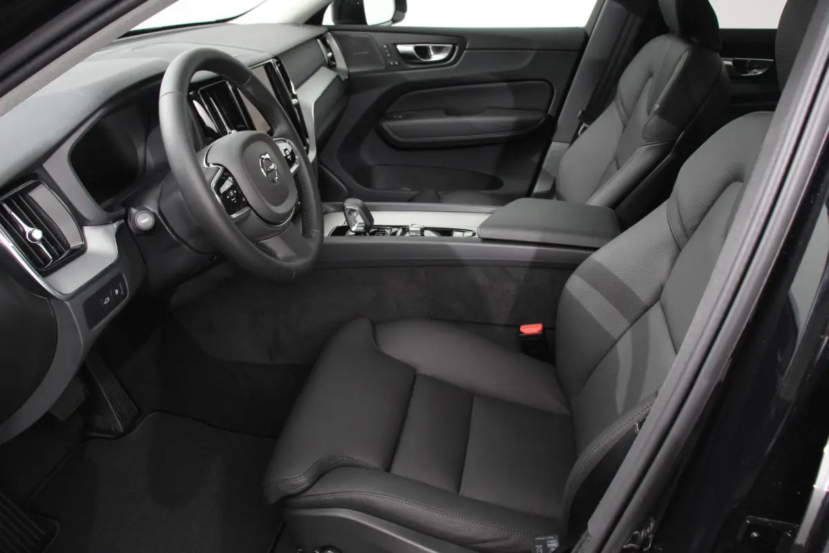 2.0 T6 Plug-in hybrid AWD Plus Dark Adaptieve cruise control Leder Navigatie Google Harman Kardon Panorama dak Lichtmetalen Velgen 19" Dab Stoelverwarming Camera Led Climate control Apple Ca