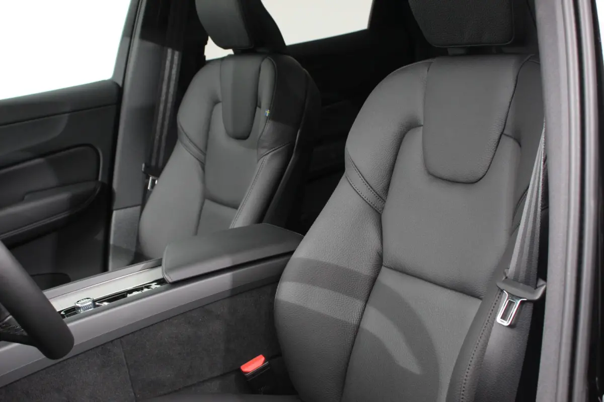 2.0 T6 Plug-in hybrid AWD Plus Dark Adaptieve cruise control Leder Navigatie Google Harman Kardon Panorama dak Lichtmetalen Velgen 19" Dab Stoelverwarming Camera Led Climate control Apple Ca