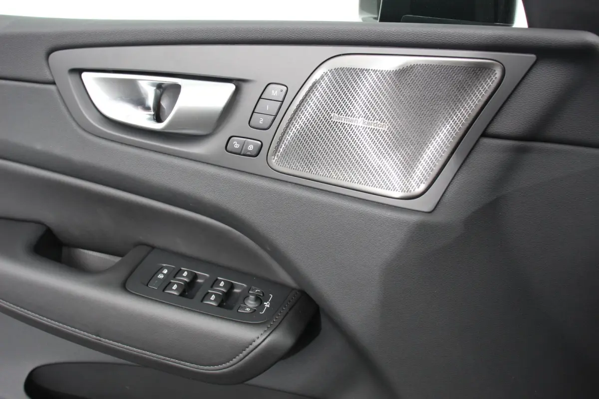 2.0 T6 Plug-in hybrid AWD Plus Dark Adaptieve cruise control Leder Navigatie Google Harman Kardon Panorama dak Lichtmetalen Velgen 19" Dab Stoelverwarming Camera Led Climate control Apple Ca