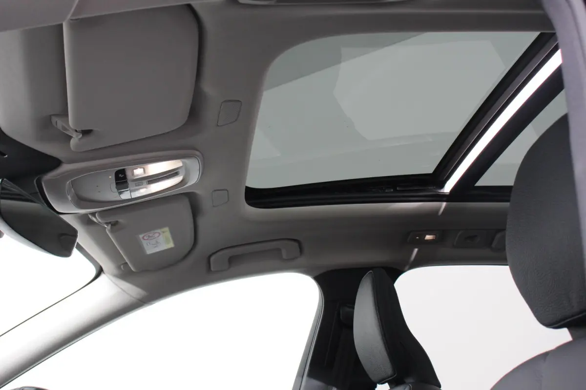 2.0 T6 Plug-in hybrid AWD Plus Dark Adaptieve cruise control Leder Navigatie Google Harman Kardon Panorama dak Lichtmetalen Velgen 19" Dab Stoelverwarming Camera Led Climate control Apple Ca