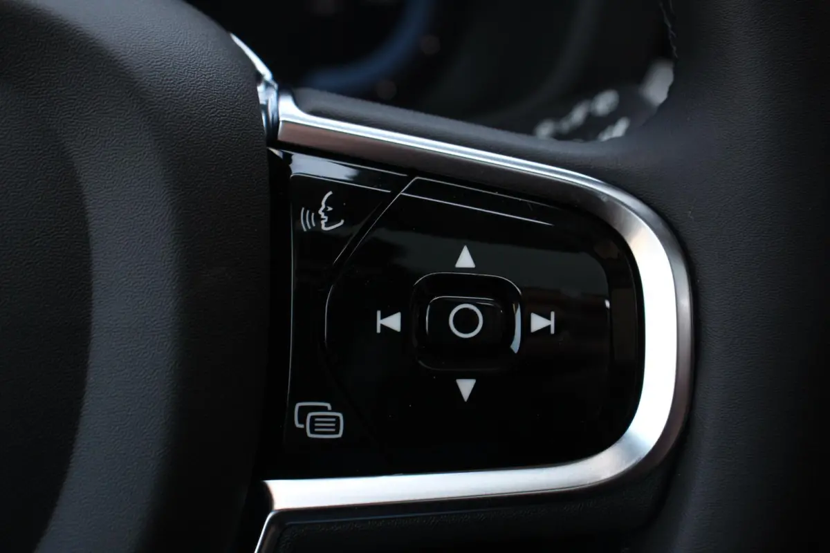 2.0 T6 Plug-in hybrid AWD Plus Dark Adaptieve cruise control Leder Navigatie Google Harman Kardon Panorama dak Lichtmetalen Velgen 19" Dab Stoelverwarming Camera Led Climate control Apple Ca