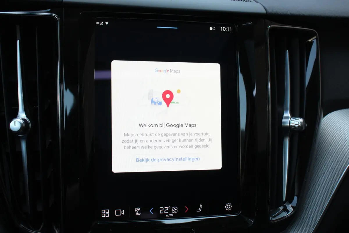 2.0 T6 Plug-in hybrid AWD Plus Dark Adaptieve cruise control Leder Navigatie Google Harman Kardon Panorama dak Lichtmetalen Velgen 19" Dab Stoelverwarming Camera Led Climate control Apple Ca