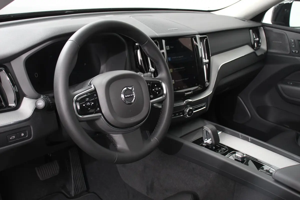 2.0 T6 Plug-in hybrid AWD Plus Dark Adaptieve cruise control Leder Navigatie Google Harman Kardon Panorama dak Lichtmetalen Velgen 19" Dab Stoelverwarming Camera Led Climate control Apple Ca