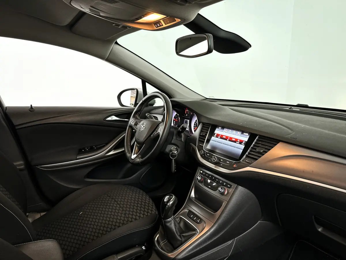 1.0 Online Edition | Airco | Cruise control | Extra getint glas | Trekhaak