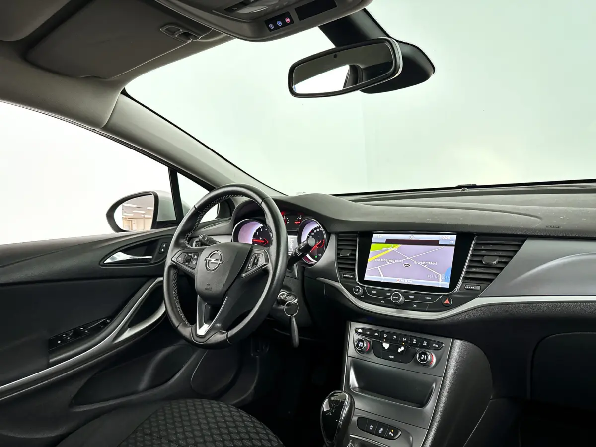1.0 Online Edition | Airco | Cruise control | Extra getint glas | Trekhaak