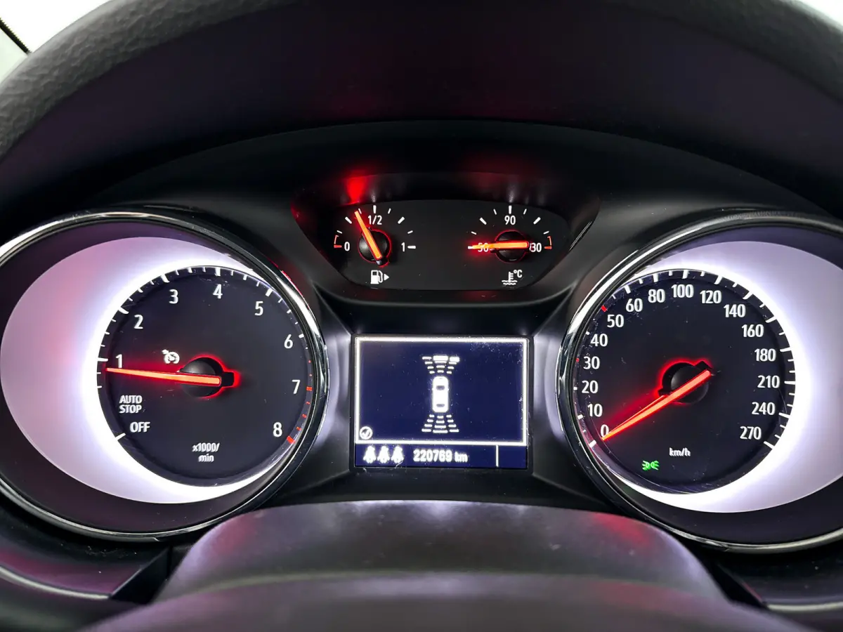 1.0 Online Edition | Airco | Cruise control | Extra getint glas | Trekhaak