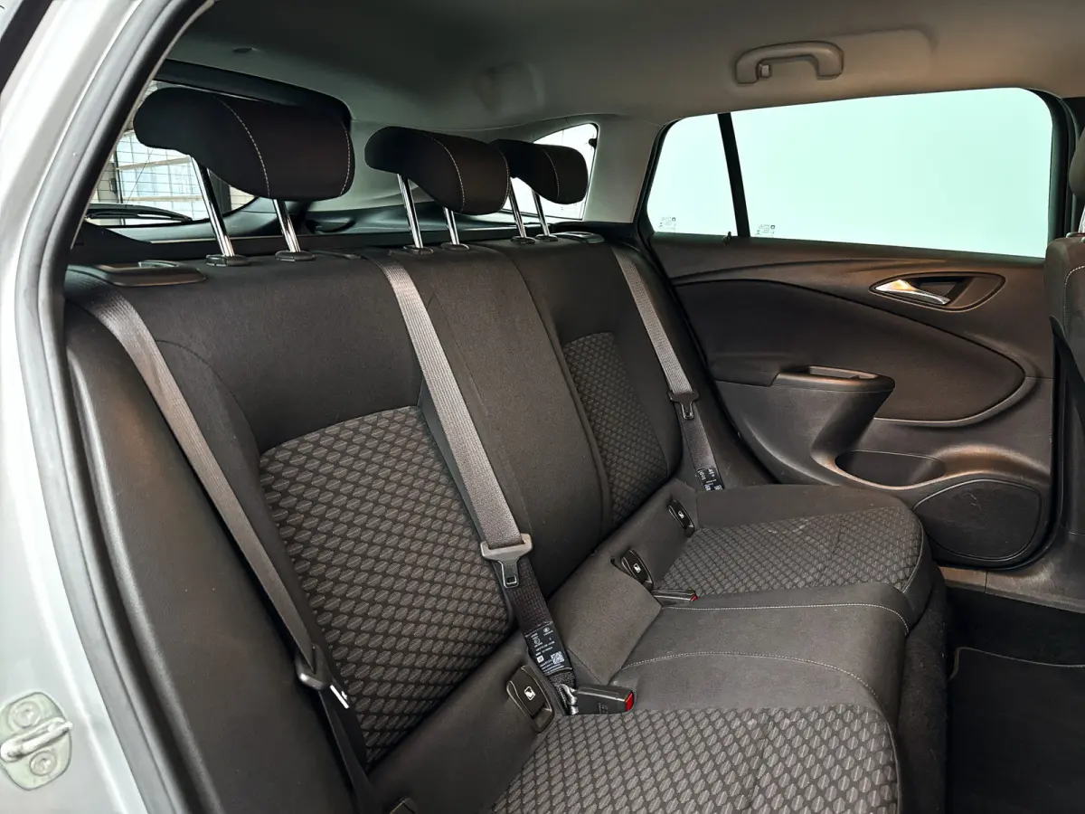 1.0 Online Edition | Airco | Cruise control | Extra getint glas | Trekhaak
