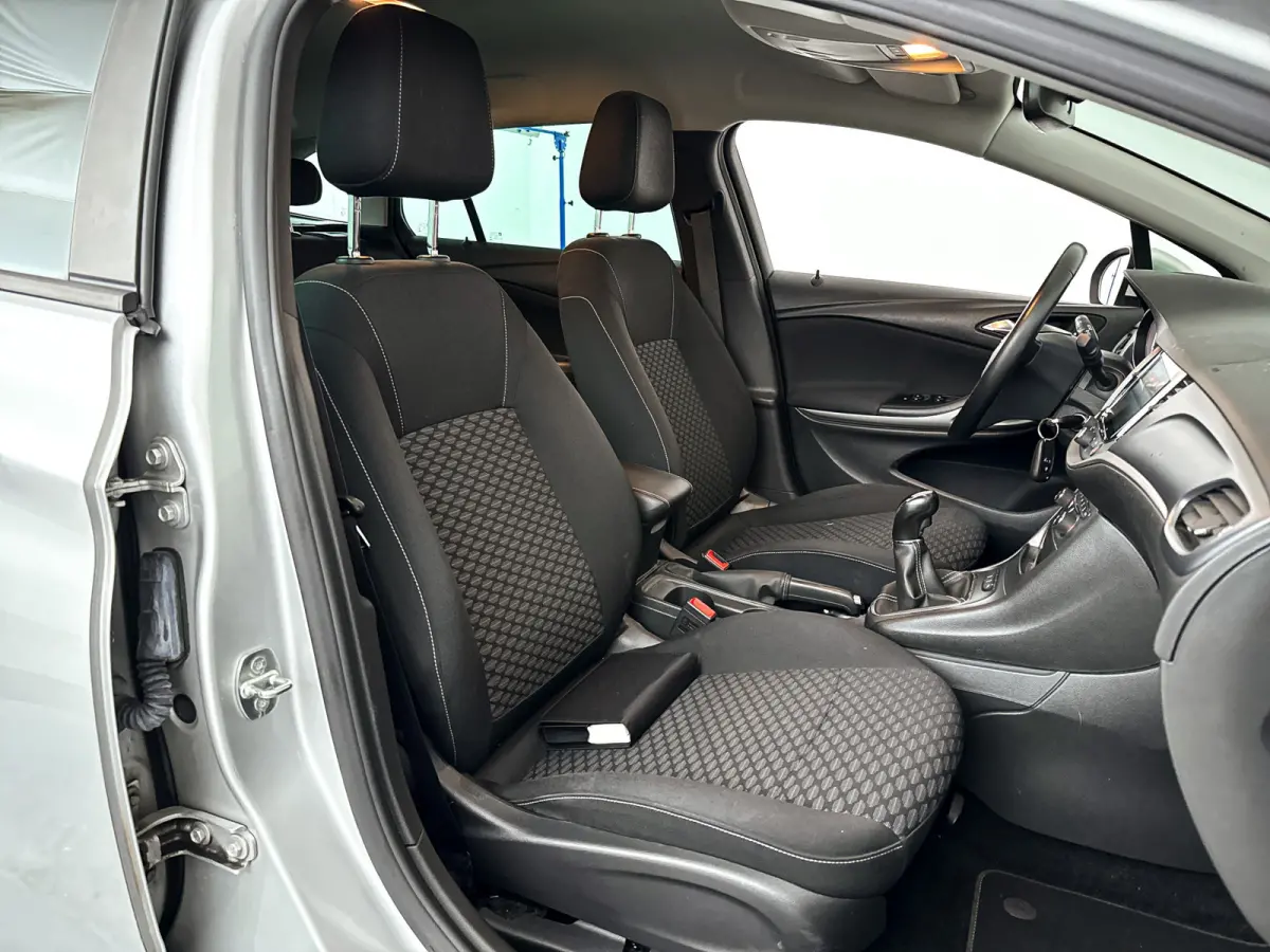1.0 Online Edition | Airco | Cruise control | Extra getint glas | Trekhaak