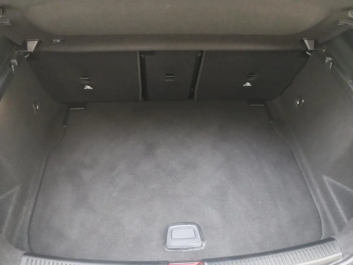 180 Business Solution AMG / Panoramadak / Memory-Stoelen / Night-Pakket / Achteruitrijcamera /