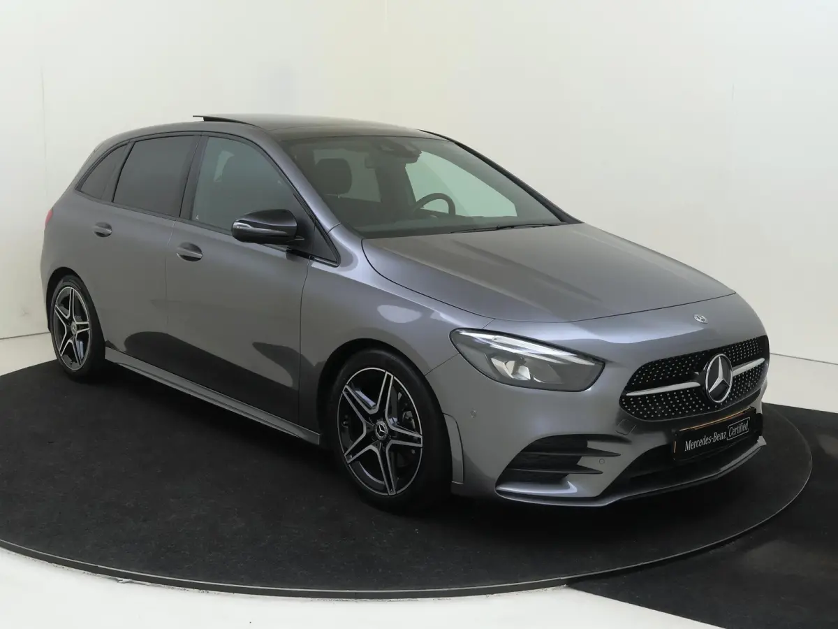 180 Business Solution AMG / Panorama-dak / Night-Pakket / Achteruitrijcamera /