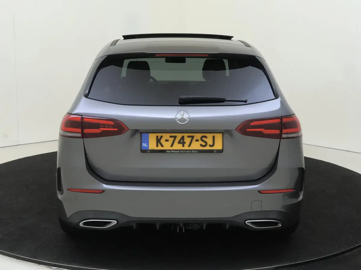 180 Business Solution AMG / Panorama-dak / Night-Pakket / Achteruitrijcamera /