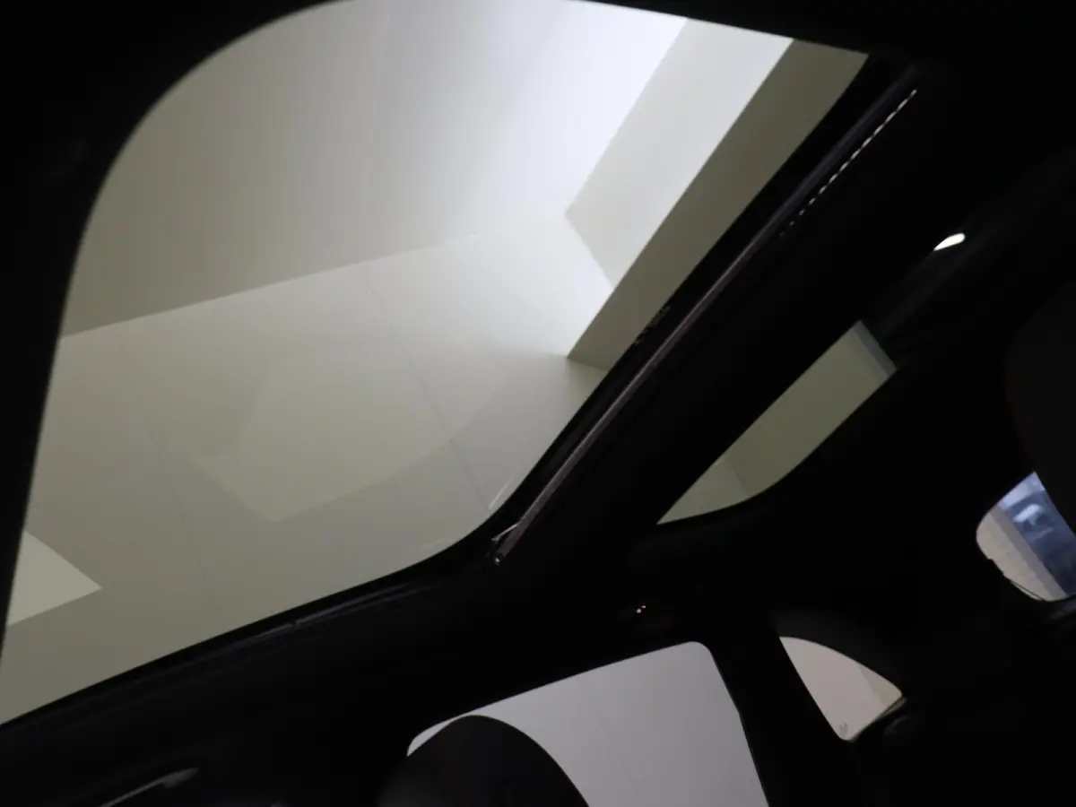 180 Business Solution AMG / Panorama-dak / Night-Pakket / Achteruitrijcamera /
