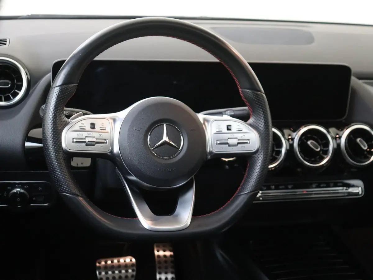 180 Business Solution AMG / Panorama-dak / Night-Pakket / Achteruitrijcamera /