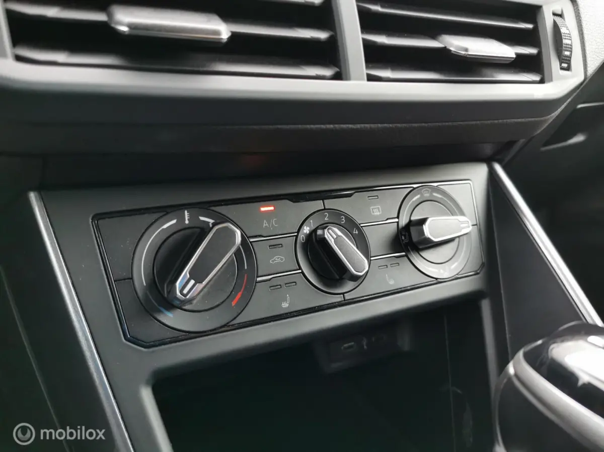 1.0 TSI 95PK/DSG/ACC/CARPLAY/IQLIGHT/DAB/PDC
