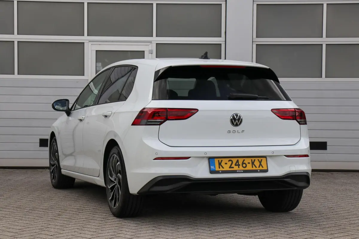 1.0 TSI 110pk Life | Navigatie | Parkeersensoren | 17" Velgen