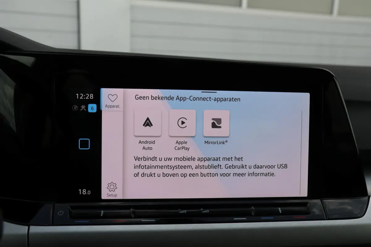 1.0 TSI 110pk Life | Navigatie | Parkeersensoren | 17" Velgen