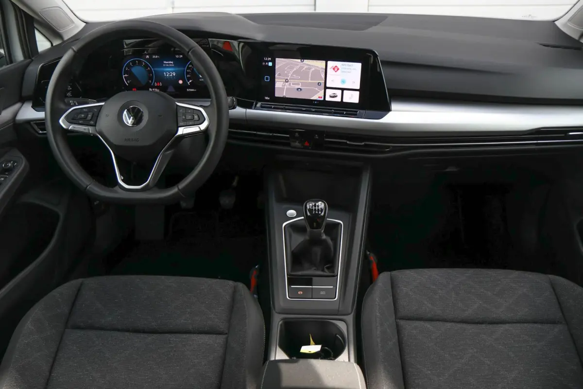 1.0 TSI 110pk Life | Navigatie | Parkeersensoren | 17" Velgen