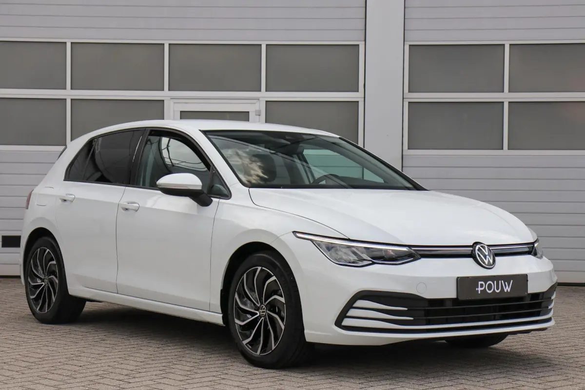 1.0 TSI 110pk Life | Navigatie | Parkeersensoren | 17" Velgen