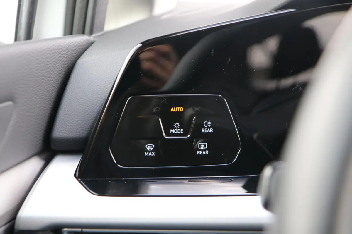 1.0 TSI 110pk Life | Navigatie | Parkeersensoren | 17" Velgen