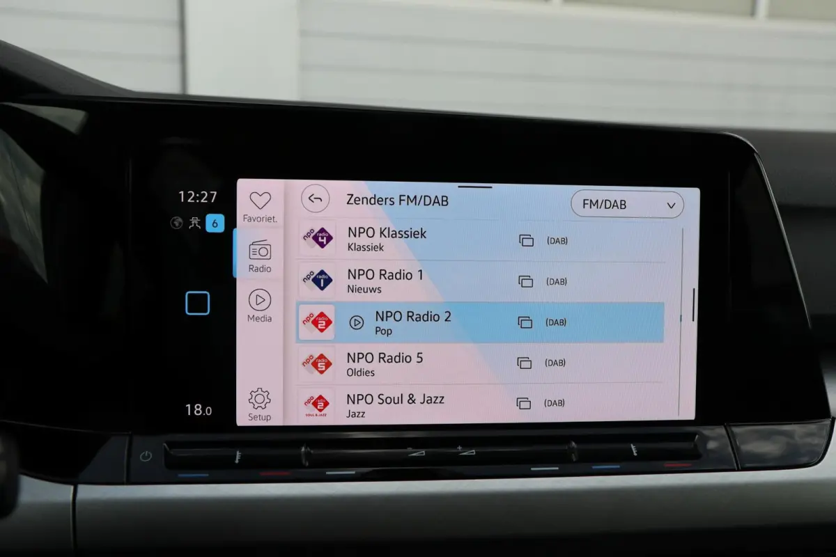 1.0 TSI 110pk Life | Navigatie | Parkeersensoren | 17" Velgen
