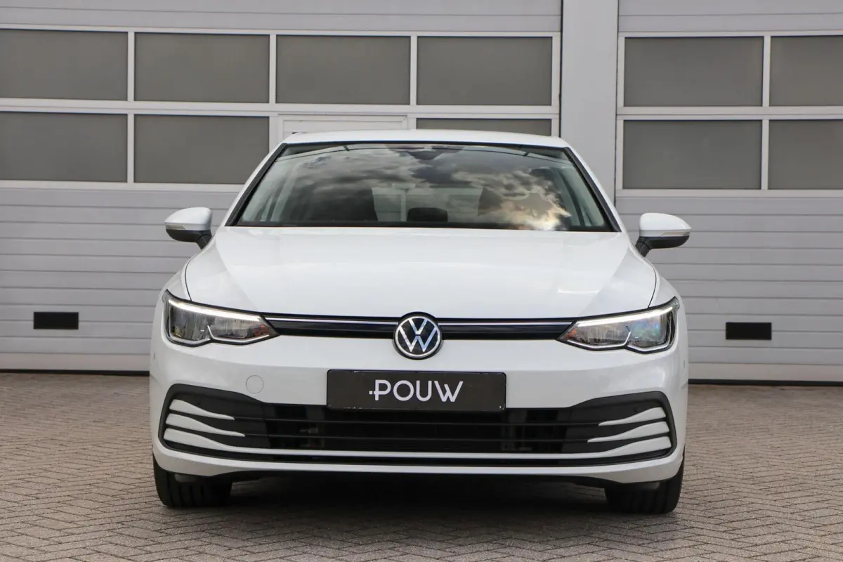 1.0 TSI 110pk Life | Navigatie | Parkeersensoren | 17" Velgen