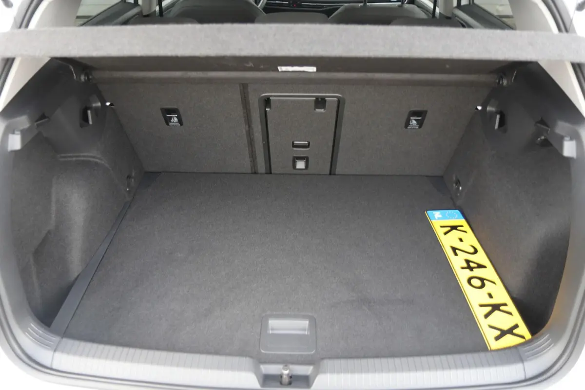 1.0 TSI 110pk Life | Navigatie | Parkeersensoren | 17" Velgen
