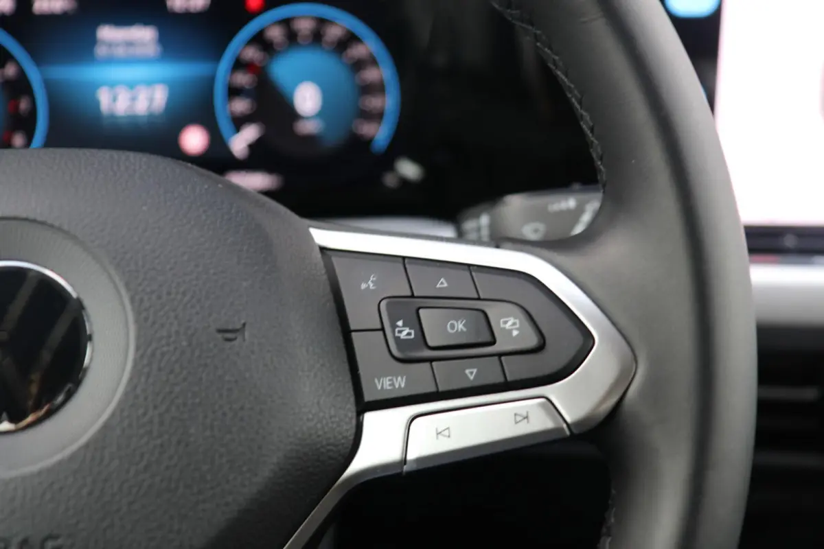 1.0 TSI 110pk Life | Navigatie | Parkeersensoren | 17" Velgen