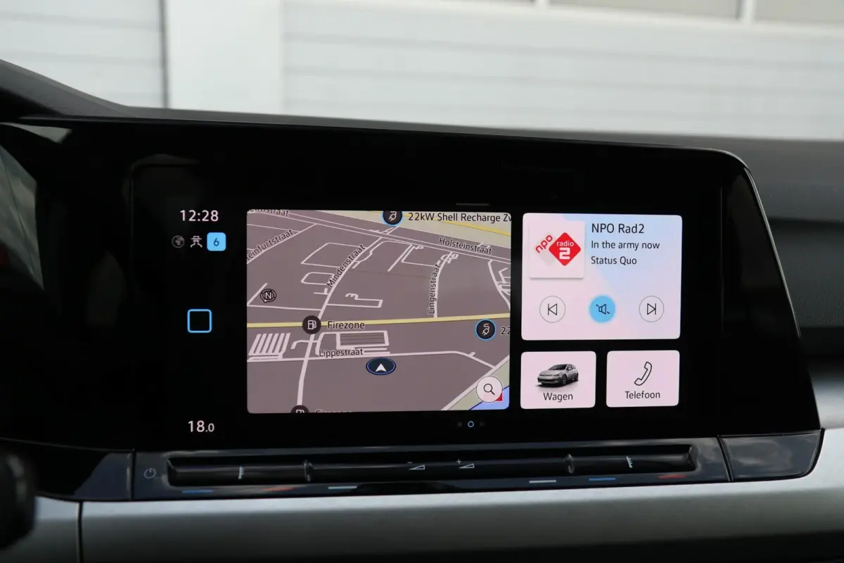 1.0 TSI 110pk Life | Navigatie | Parkeersensoren | 17" Velgen