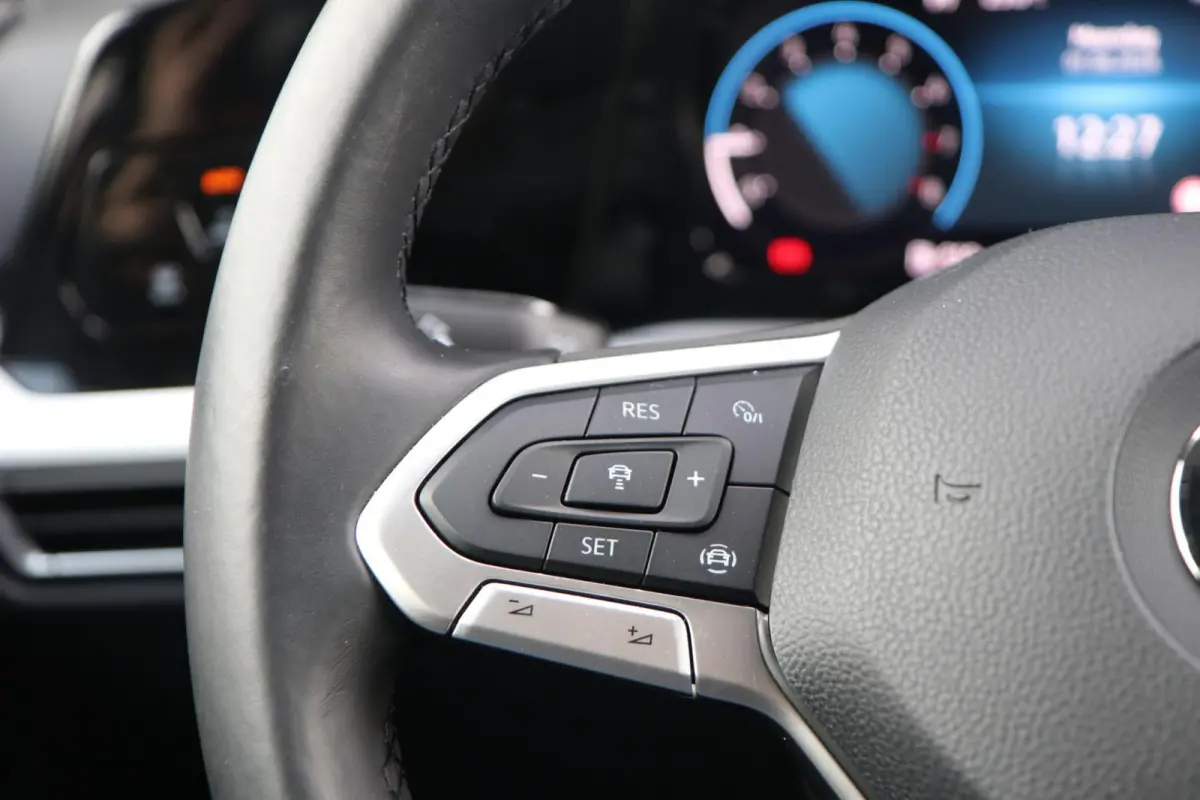1.0 TSI 110pk Life | Navigatie | Parkeersensoren | 17" Velgen